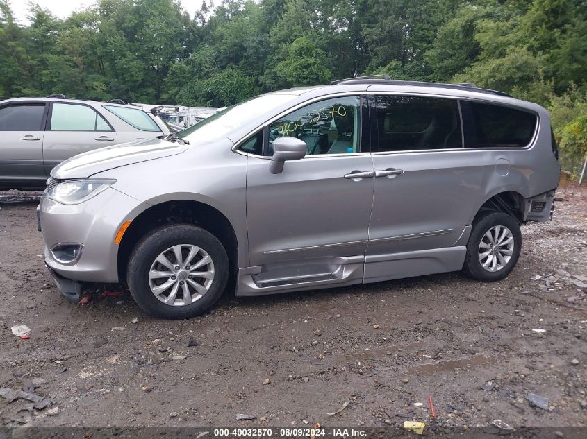 2017 Chrysler Pacifica Touring-L VIN: 2C4RC1BG2HR613771 Lot: 40032570