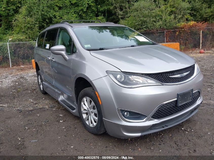 2017 Chrysler Pacifica Touring-L VIN: 2C4RC1BG2HR613771 Lot: 40032570