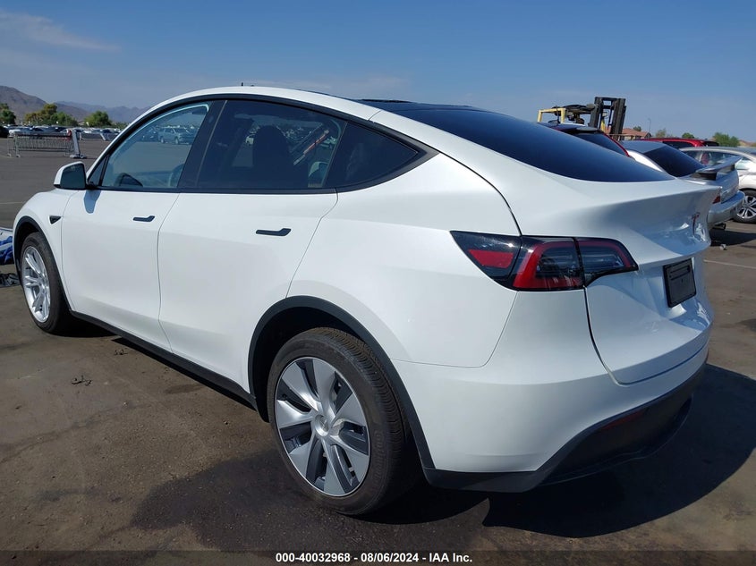 VIN 7SAYGDEE6PA075596 2023 TESLA MODEL Y