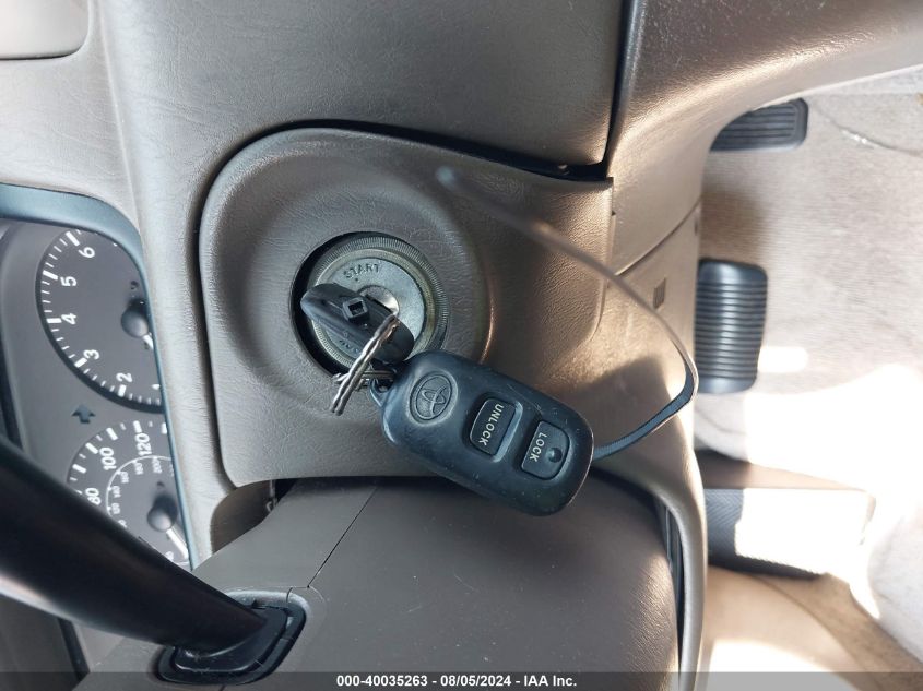 2000 Toyota Camry Le VIN: JT2BG22K0Y0421607 Lot: 40035263