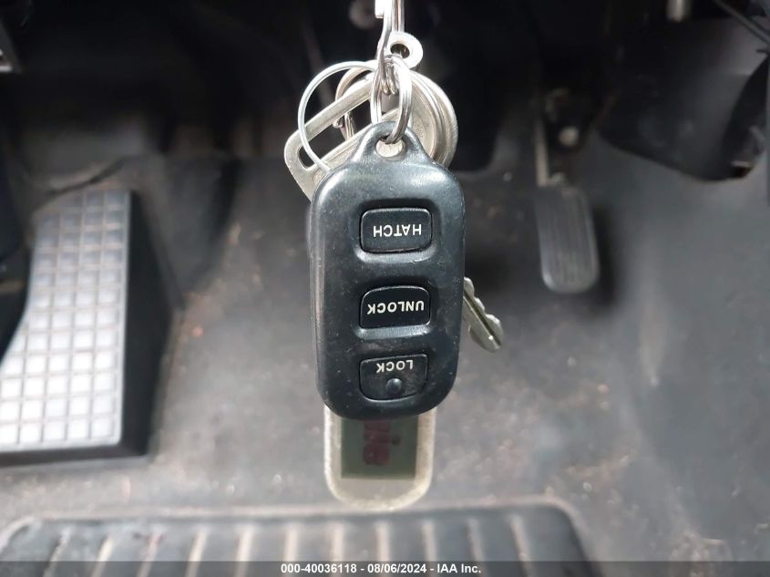 2004 Toyota Corolla Matrix Xr VIN: 2T1KR32E24C268195 Lot: 40036118