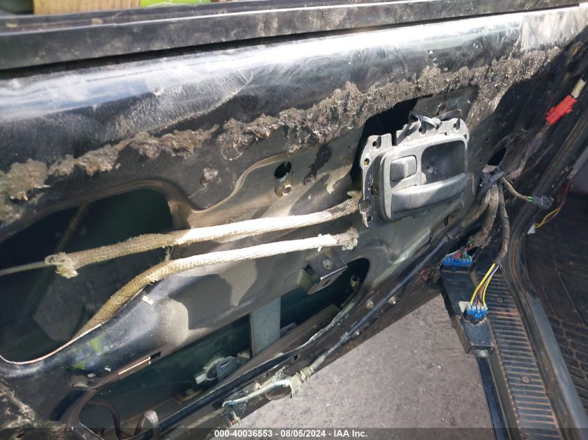 1998 Jeep Cherokee Classic/Limited/Sport VIN: 1J4FJ68S2WL103924 Lot: 40036553