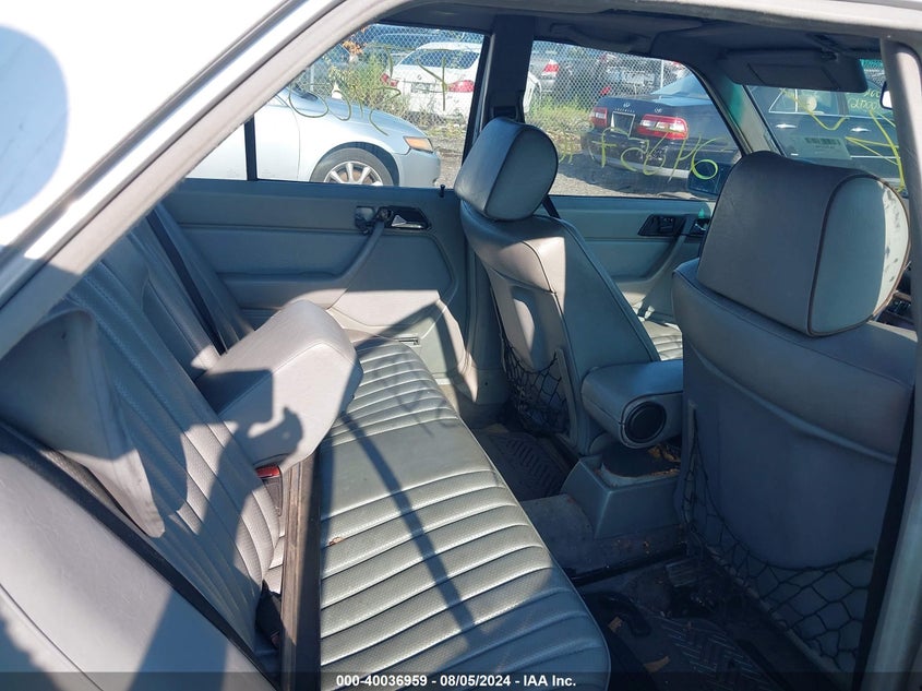 WDBEB33D6HA382779 1987 MERCEDES-BENZ  photo no. 8