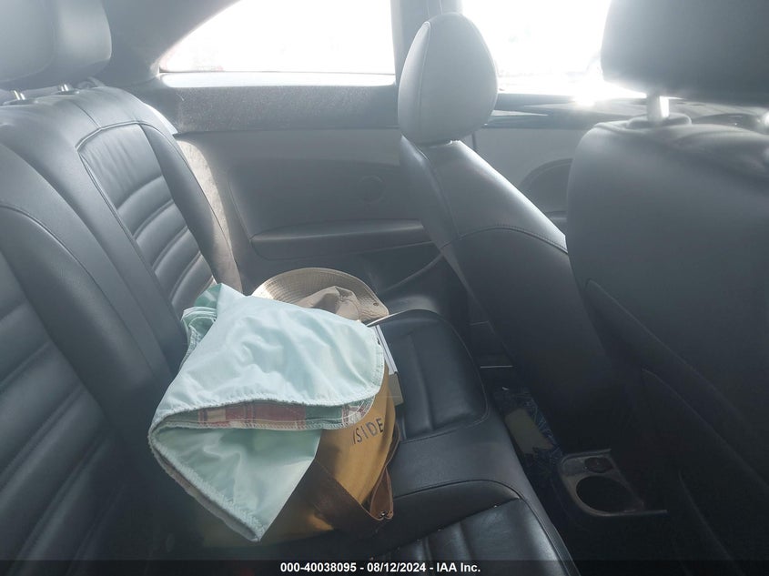 2013 VOLKSWAGEN BEETLE 2.0T TURBO - 3VWV67AT3DM608164