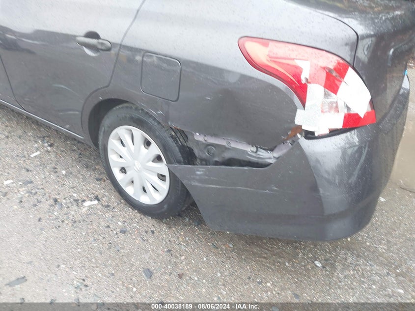 2015 Nissan Versa 1.6 S VIN: 3N1CN7AP4FL837917 Lot: 40038189