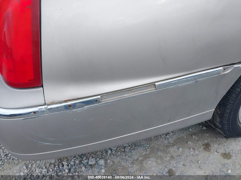 1999 Lincoln Town Car Executive VIN: 1LNHM81W5XY701813 Lot: 40039140