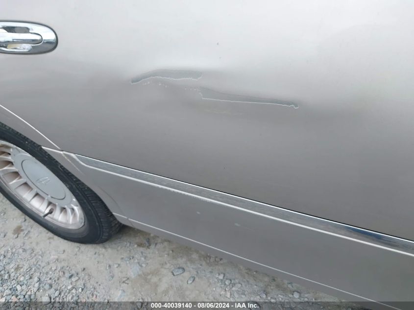 1999 Lincoln Town Car Executive VIN: 1LNHM81W5XY701813 Lot: 40039140