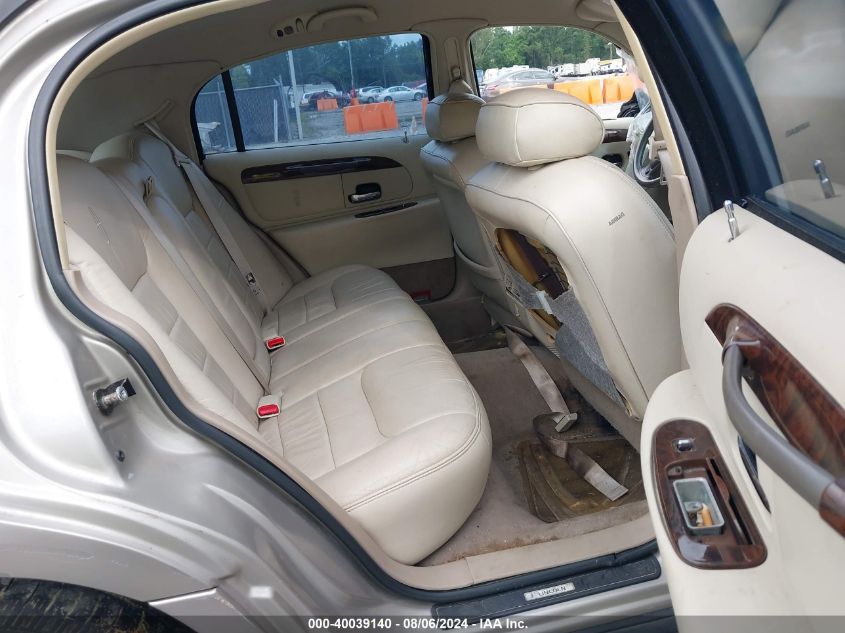 1999 Lincoln Town Car Executive VIN: 1LNHM81W5XY701813 Lot: 40039140