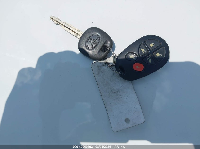 2004 Toyota Sienna Xle VIN: 5TDBA22C04S004951 Lot: 40040603