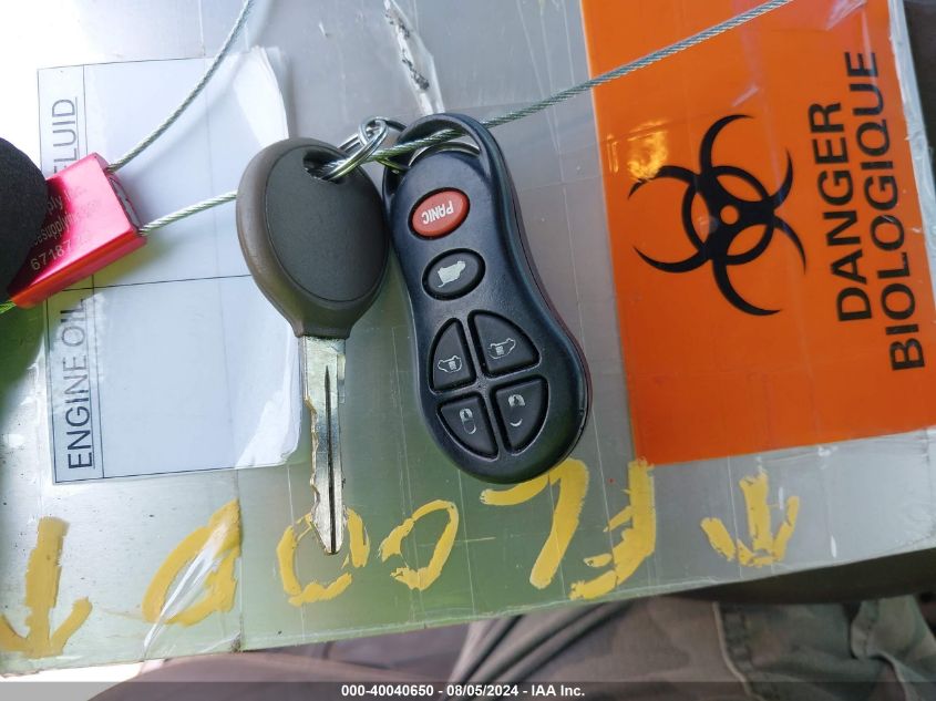 2002 Chrysler Town & Country Lxi VIN: 2C8GP54L82R588992 Lot: 40040650