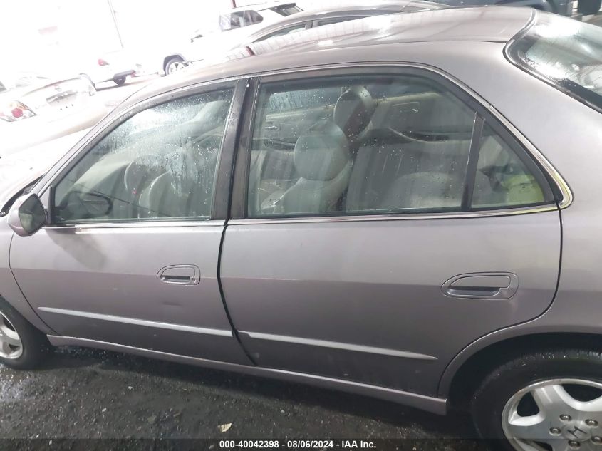 2000 Honda Accord 3.0 Ex VIN: 1HGCG1659YA026847 Lot: 40042398