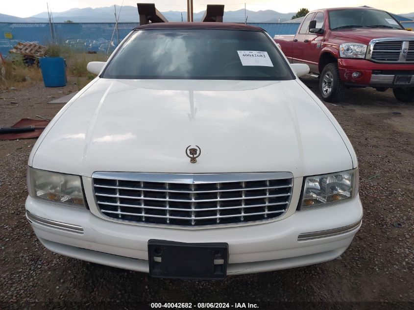 1998 Cadillac Deville Standard VIN: 1G6KD54Y5WU736737 Lot: 40042682