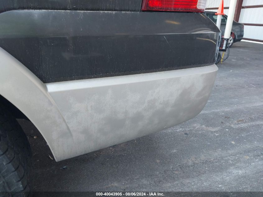 2005 Ford Expedition Eddie Bauer/King Ranch VIN: 1FMFU18565LA59897 Lot: 40043905