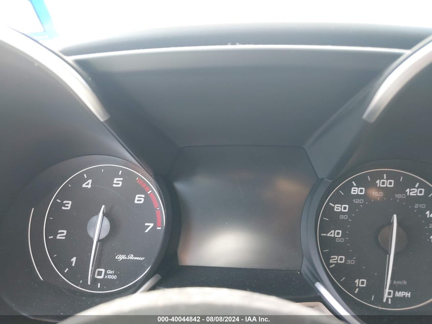 VIN ZARFAECNXJ7593909 2018 ALFA ROMEO GIULIA TI