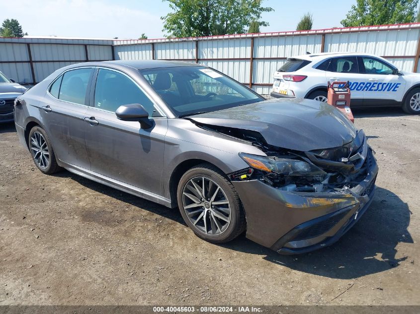 4T1G11AK5MU585573 2021 TOYOTA CAMRY - Image 1