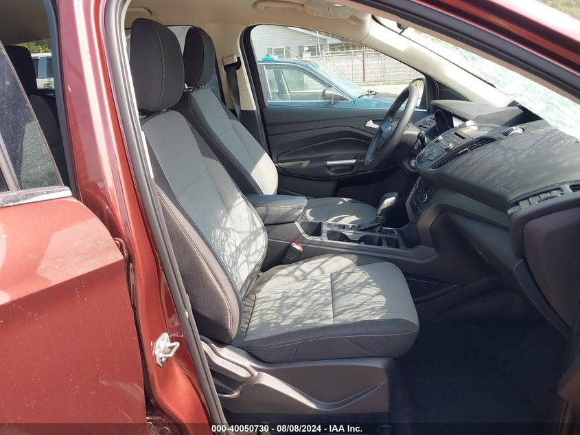 VIN 1FMCU0GD8JUC00818 2018 FORD ESCAPE SE