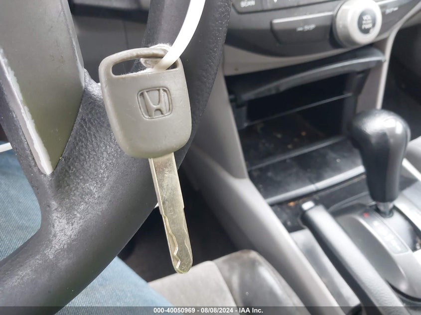 2010 Honda Accord 2.4 Lx-P VIN: 1HGCP2F42AA026255 Lot: 40050969