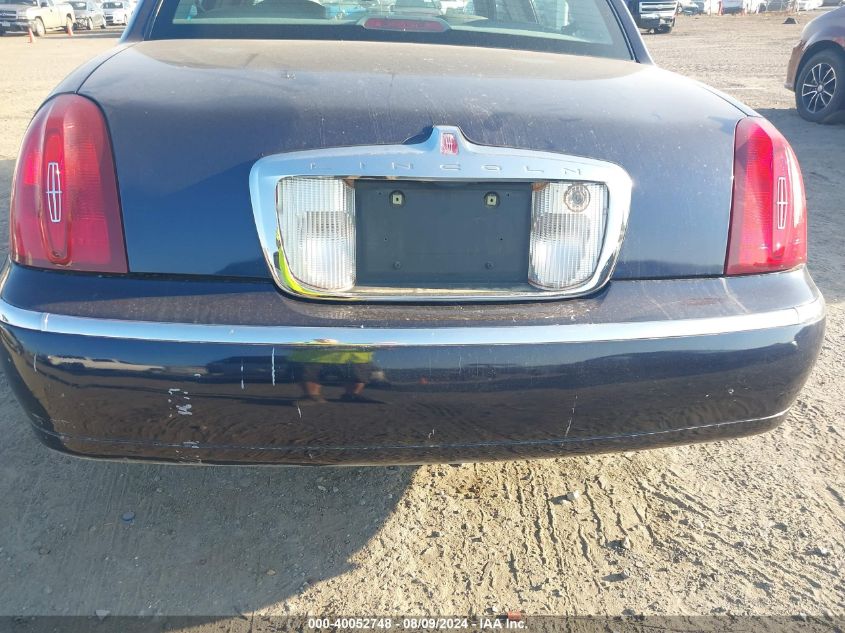2002 Lincoln Town Car Executive VIN: 1LNHM81W42Y671471 Lot: 40052748