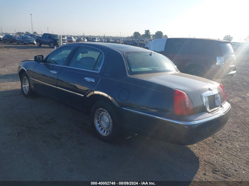 2002 Lincoln Town Car Executive VIN: 1LNHM81W42Y671471 Lot: 40052748