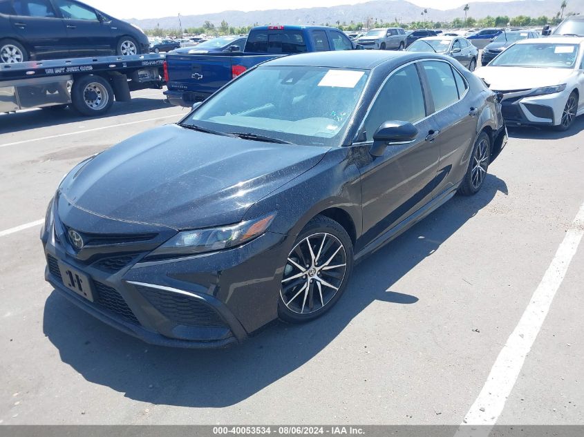 4T1G11AKXNU014288 Toyota Camry SE 2