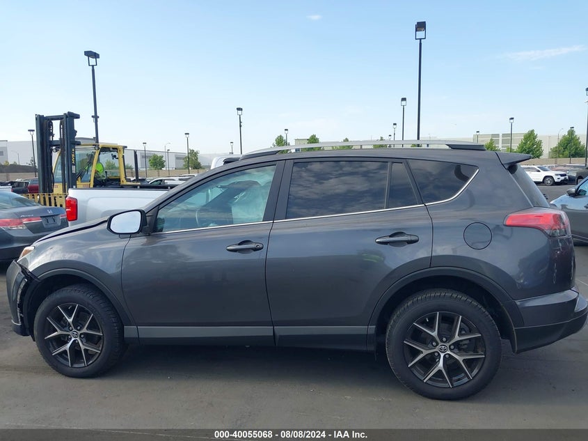 VIN 2T3NFREV1JW491219 2018 TOYOTA RAV4 SE