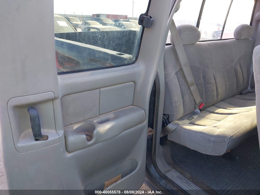 2000 Chevrolet Silverado K1500 VIN: 2GCEK19T9Y1284182 Lot: 40055578