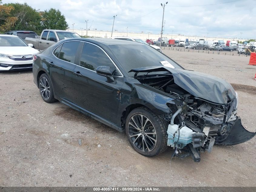 4T1B11HK8JU675098 2018 TOYOTA CAMRY - Image 1