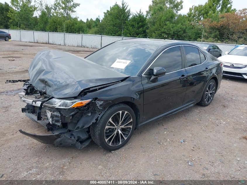 4T1B11HK8JU675098 2018 TOYOTA CAMRY - Image 2