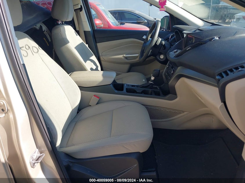 VIN 1FMCU0GD3HUC04561 2017 FORD ESCAPE SE