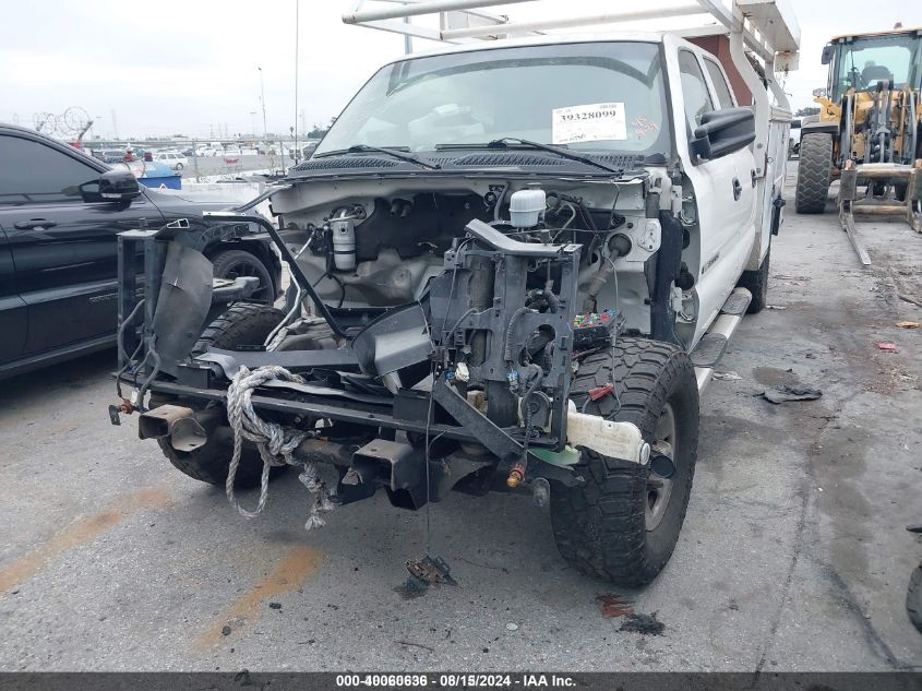 2005 GMC Sierra 2500Hd Work Truck VIN: 1GTHC23U55F966790 Lot: 40060636