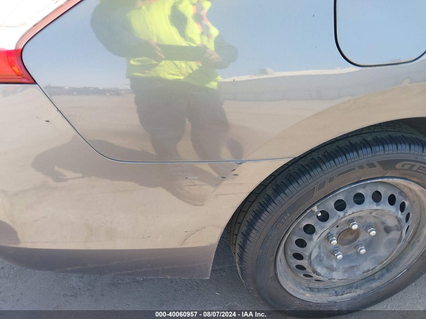 2015 Nissan Sentra Fe+ S/S/Sl/Sr/Sv VIN: 3N1AB7AP6FL645768 Lot: 40060957