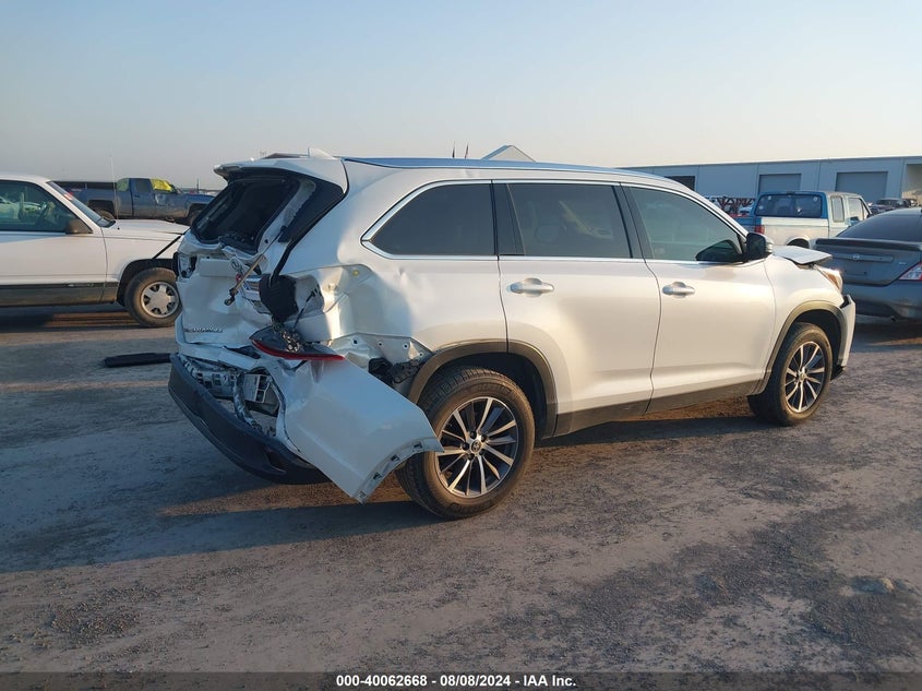 VIN 5TDKZRFH1KS574591 2019 TOYOTA HIGHLANDER XLE
