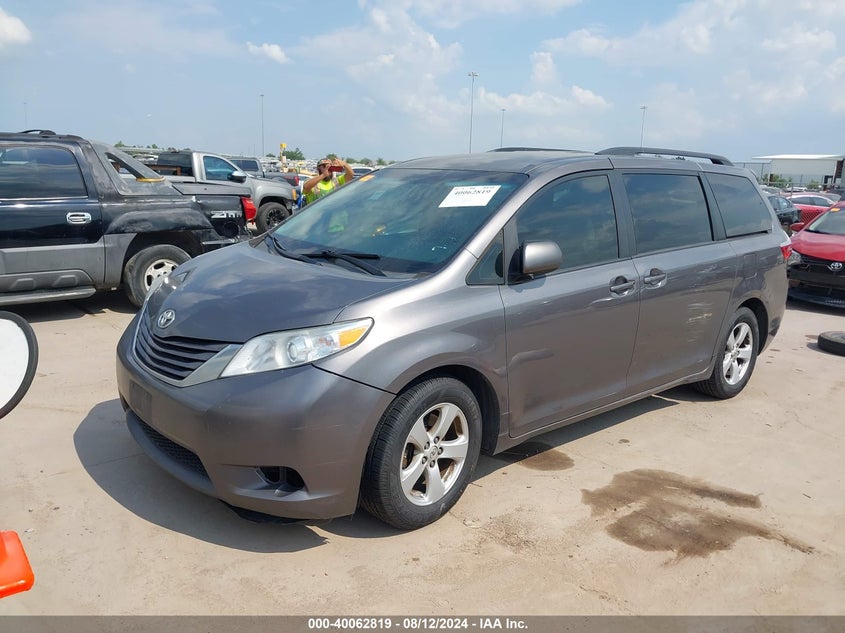 VIN 5TDKZ3DC9HS853087 2017 TOYOTA SIENNA LE 8 PASSENGER