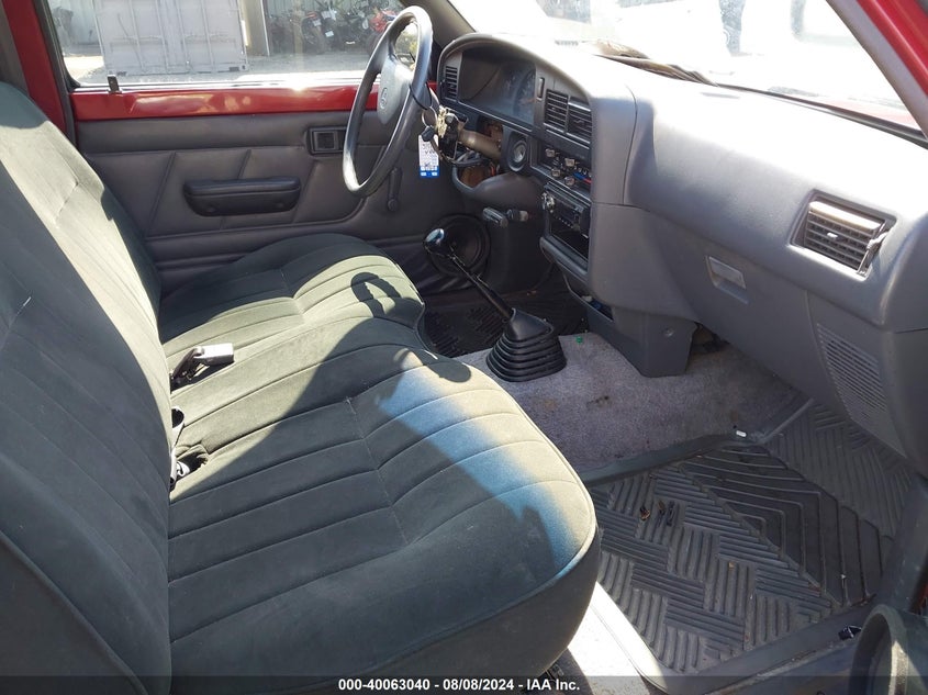 1995 Toyota Pickup 1/2 Ton Short Whlbase Stb VIN: 4TARN81A5SZ325705 Lot: 40063040