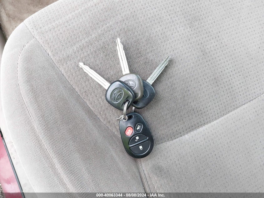 2004 Toyota Sienna Le VIN: 5TDZA23C74S211415 Lot: 40063344