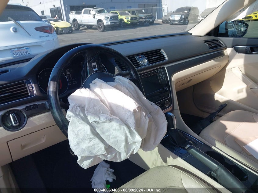 VIN 1VWDT7A3XHC083387 2017 VOLKSWAGEN PASSAT 1.8T R-LINE