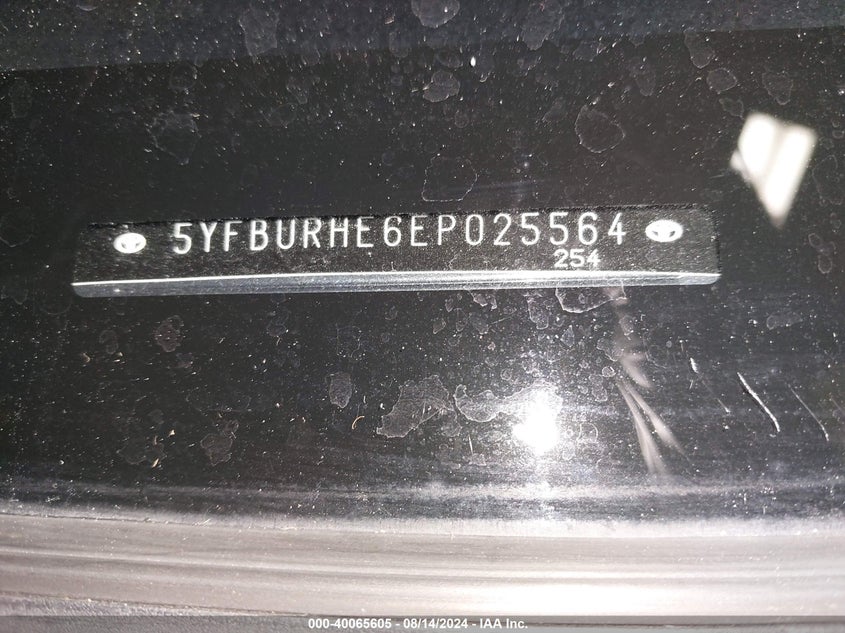 2014 TOYOTA COROLLA LE - 5YFBURHE6EP025564