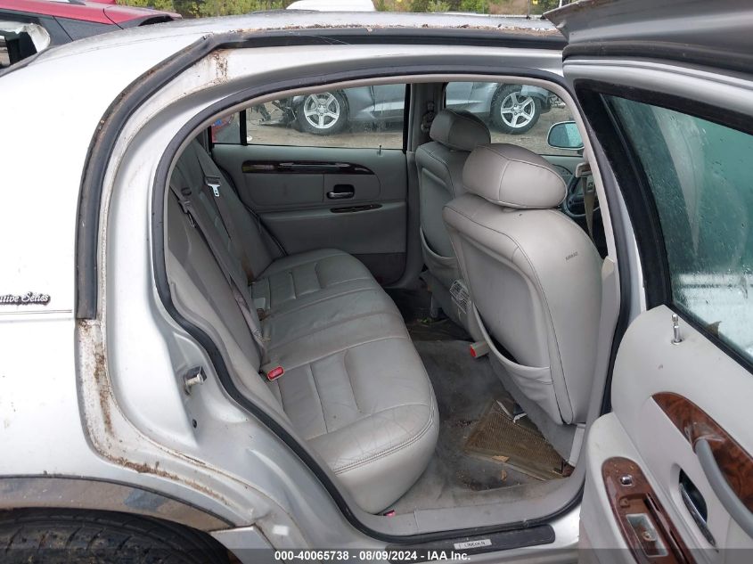 1999 Lincoln Town Car Executive VIN: 1LNHM81W2XY646575 Lot: 40065738