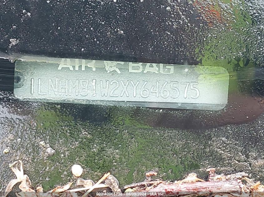 1999 Lincoln Town Car Executive VIN: 1LNHM81W2XY646575 Lot: 40065738