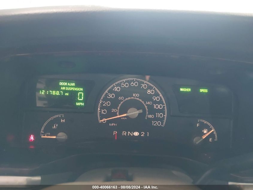 2003 Lincoln Town Car Executive VIN: 1LNHM81WX3Y655826 Lot: 40066163