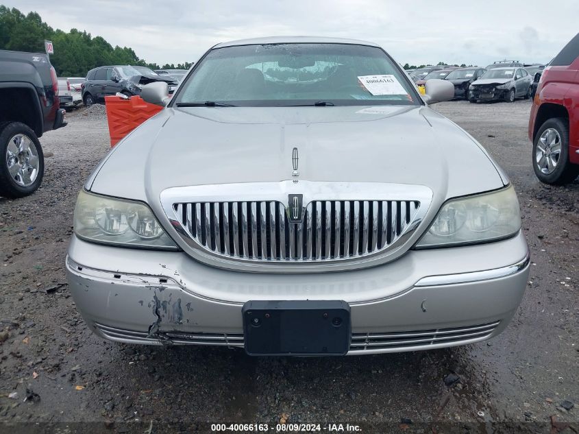 2003 Lincoln Town Car Executive VIN: 1LNHM81WX3Y655826 Lot: 40066163