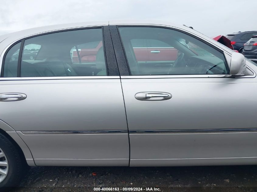 2003 Lincoln Town Car Executive VIN: 1LNHM81WX3Y655826 Lot: 40066163