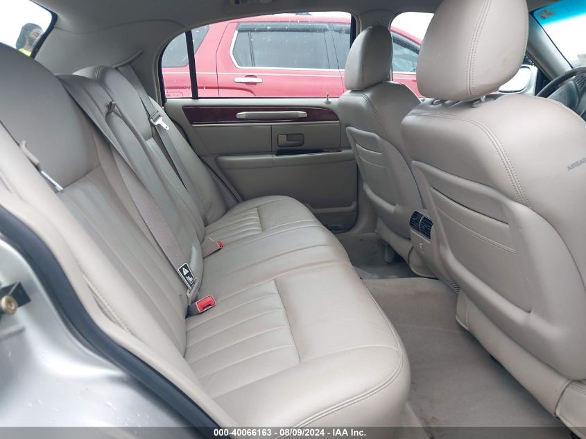 2003 Lincoln Town Car Executive VIN: 1LNHM81WX3Y655826 Lot: 40066163