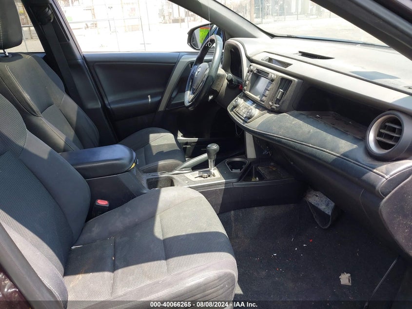 VIN 2T3WFREV6JW436592 2018 TOYOTA RAV4 XLE