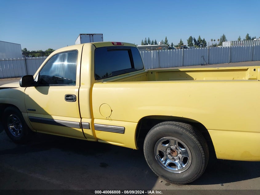 2000 Chevrolet Silverado C1500 VIN: 1GCEC14T7YZ224879 Lot: 40066808