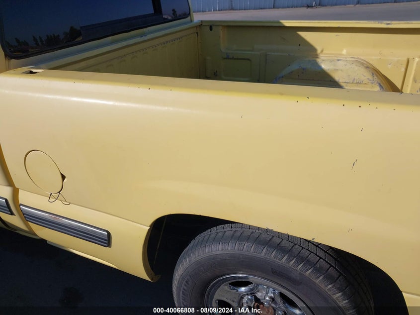 2000 Chevrolet Silverado C1500 VIN: 1GCEC14T7YZ224879 Lot: 40066808