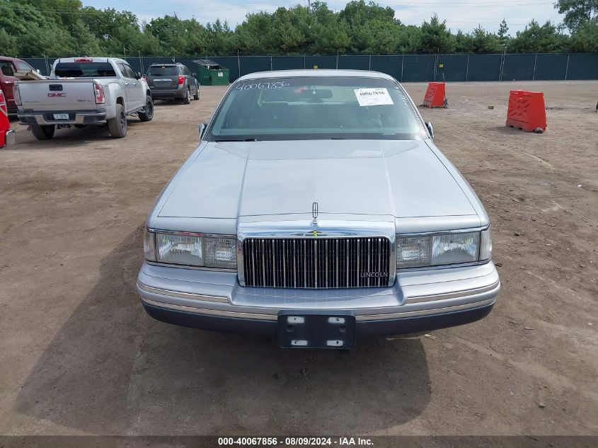 1994 Lincoln Town Car Signature/Tournament VIN: 1LNLM82W3RY675112 Lot: 40067856