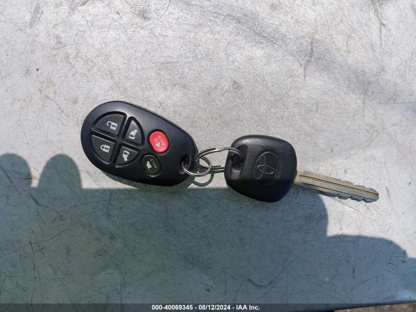 2011 Toyota Sienna Xle V6 VIN: 5TDYK3DC7BS135995 Lot: 40069345