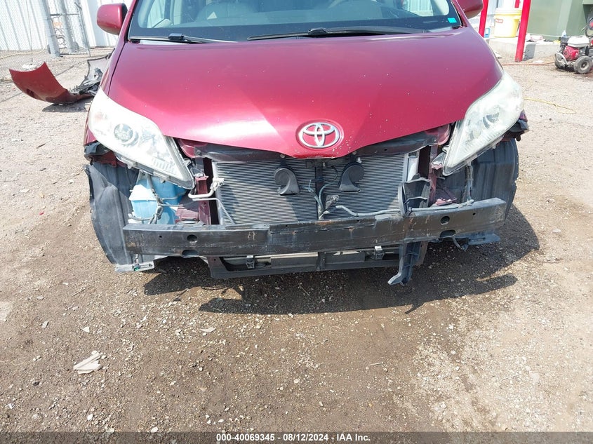 2011 Toyota Sienna Xle V6 VIN: 5TDYK3DC7BS135995 Lot: 40069345