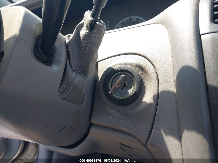 2000 Toyota Avalon Xl VIN: 4T1BF28B7YU101853 Lot: 40069676